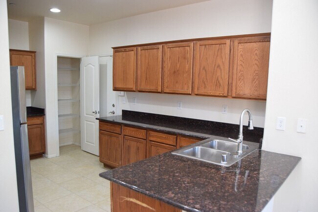 Building Photo - HENDERSON UPGRADED 4 BEDROOM HOME