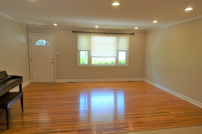 Building Photo - 115 Konnarock Cir