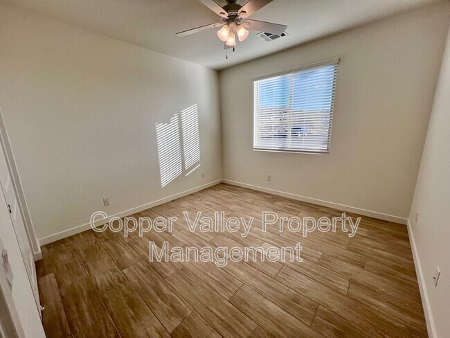 Building Photo - 13848 E Barwick Dr
