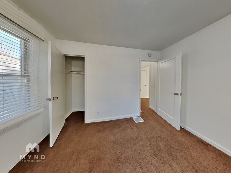 Building Photo - 2021 N Drexel Ave