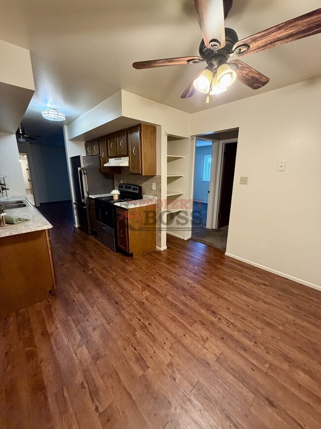 Building Photo - 1351 Pine Ct