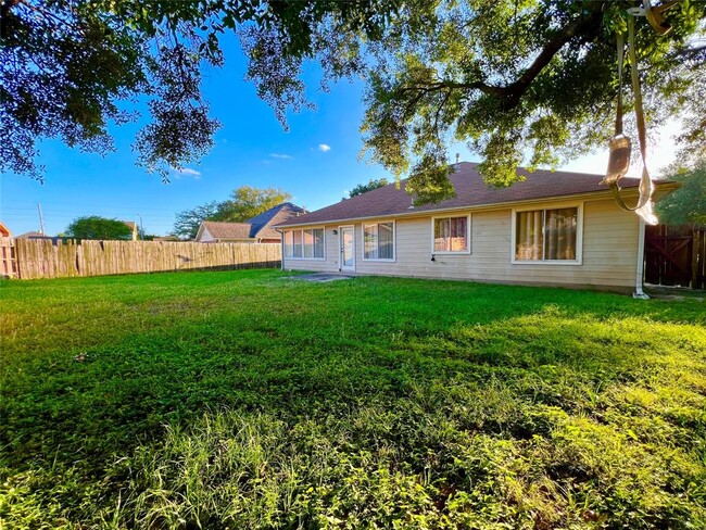 Building Photo - 5015 Summit Lodge Dr