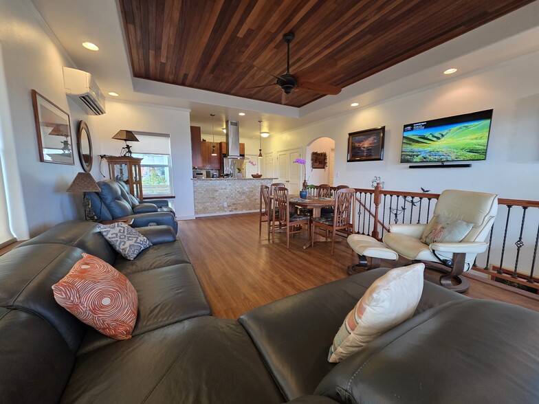 Building Photo - 1367 Kakae Pl