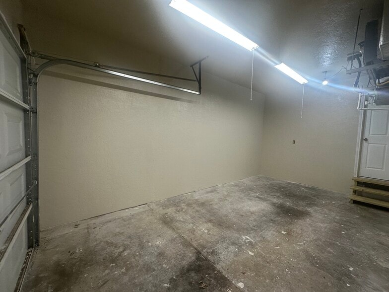 Building Photo - 1316 Eastview Dr