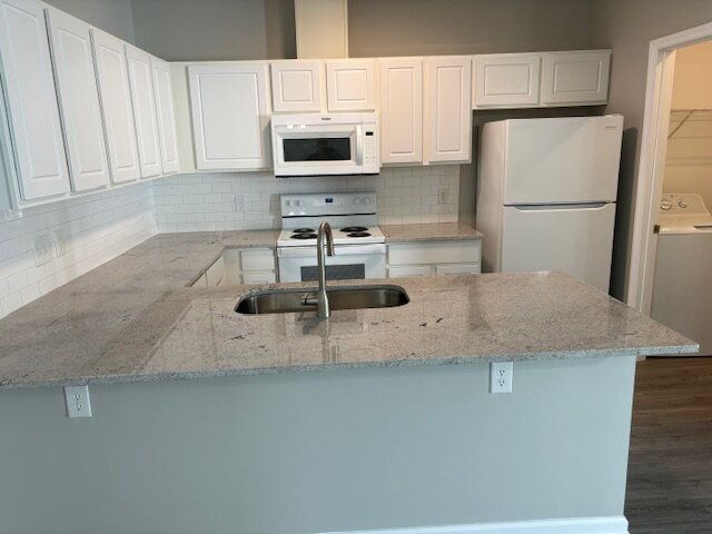 Building Photo - 140 Oak Towne Dr
