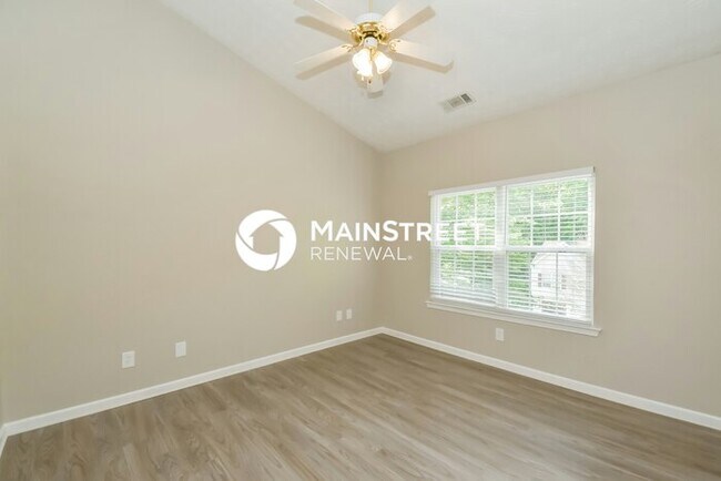 Building Photo - 3 Bedroom Pet-Friendly Home in Atlanta, GA with Main Street Renewal