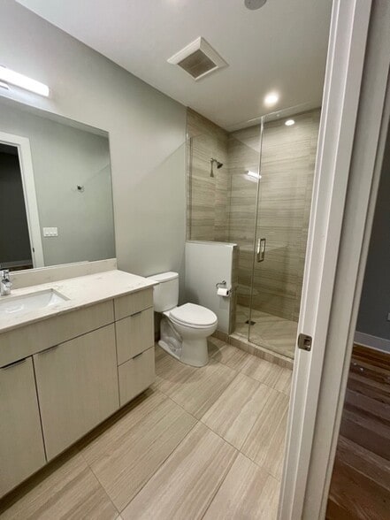 Building Photo - 4555 N Ravenswood Ave