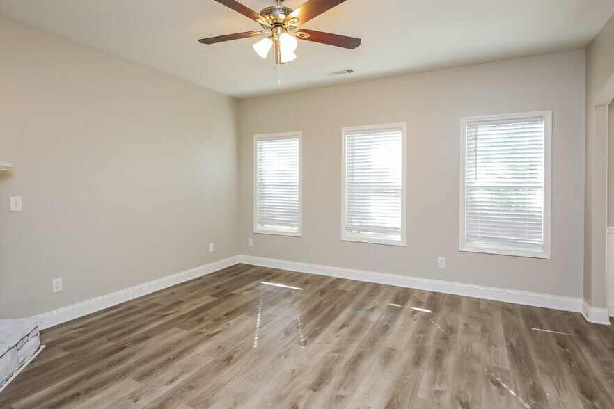 Building Photo - 1521 Lily Valley Dr