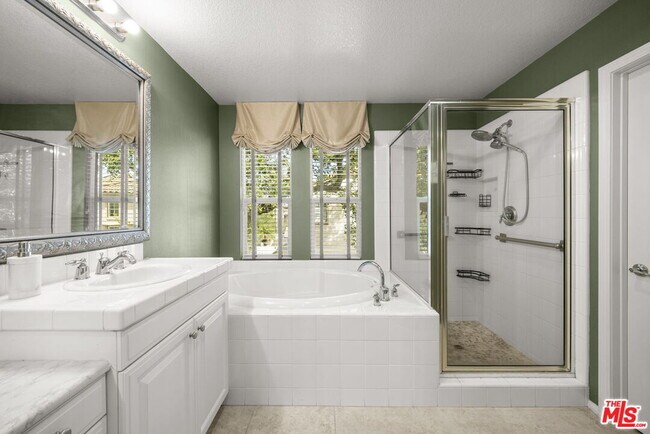 Building Photo - 631 Clearwater Creek Dr