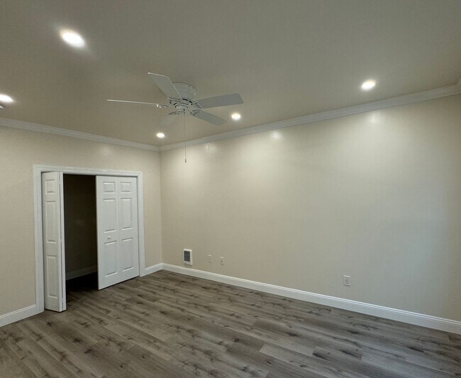 Building Photo - Newly Remodeled 3 Room Studio Apartment