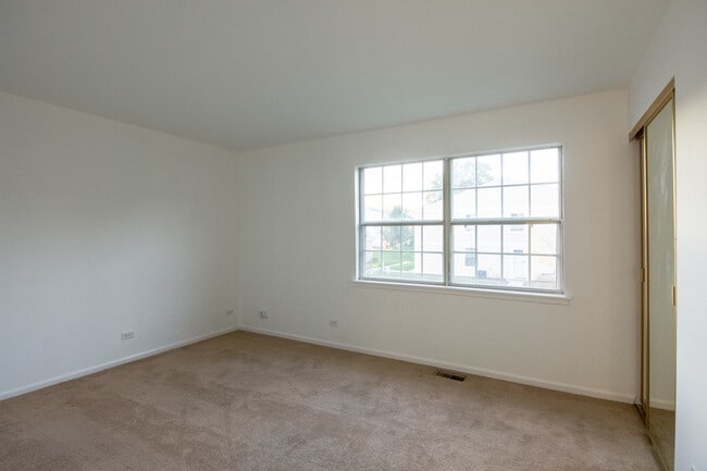 Building Photo - 300 Westwood Ct