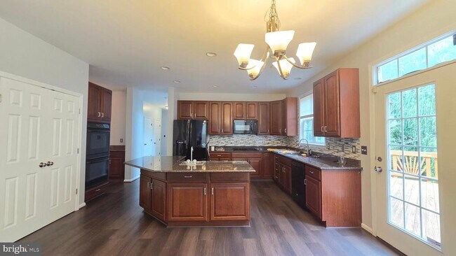 Building Photo - 7659 Shuttington Dr