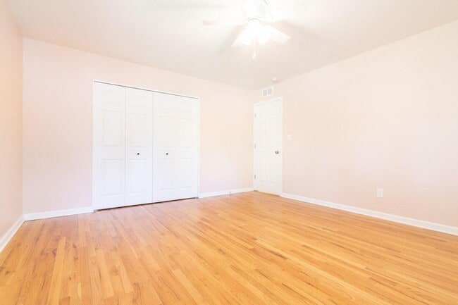 Building Photo - 3672 Middlebury Ln