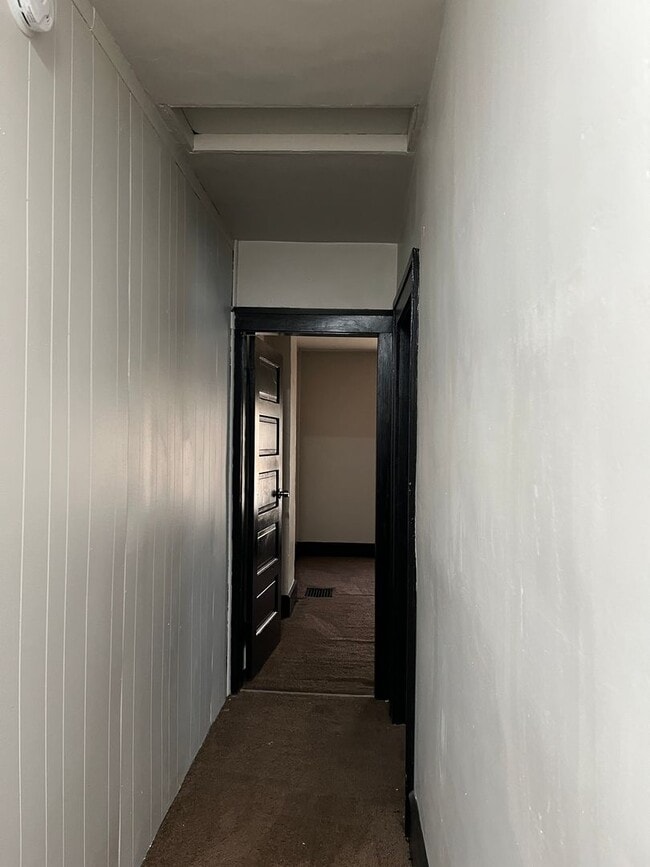 Building Photo - 1247 W Lee St