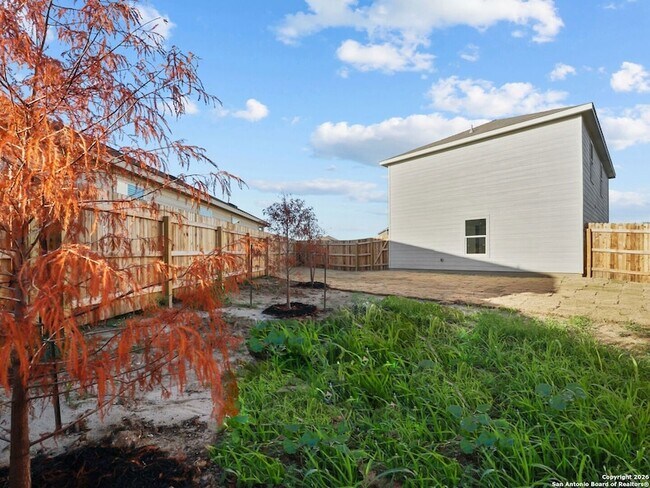 Building Photo - 910 Stricker Path