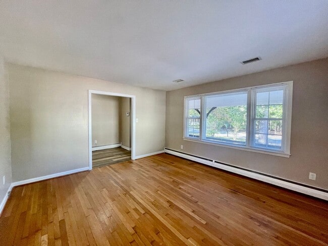 Building Photo - 818 S Park Dr