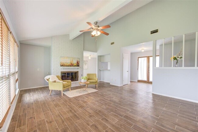 Building Photo - 2950 Jenny Dr