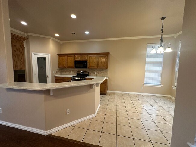 Building Photo - 2504 Thomas Dr