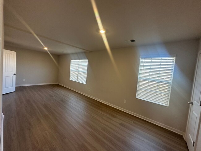 Building Photo - Wonderful Three Bedroom (Originally 4 Bedr...