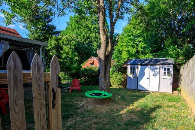 Building Photo - **APPLICATIONS APPROVED!**  Beautiful East Nashville Home on Porter for Lease!!