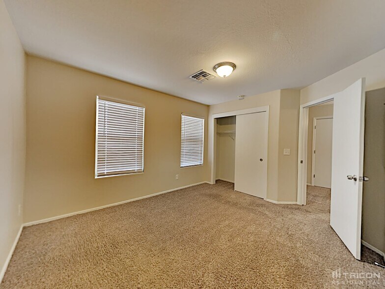 Building Photo - 2405 N 92nd Ln