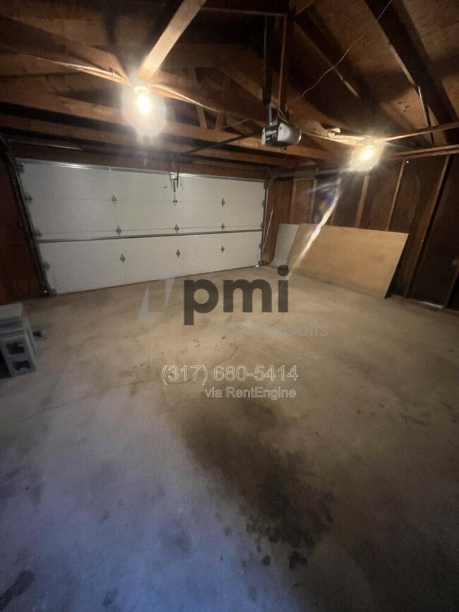 Building Photo - 1425 W Washington St