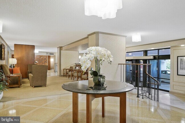 Building Photo - 5904 Mt Eagle Dr