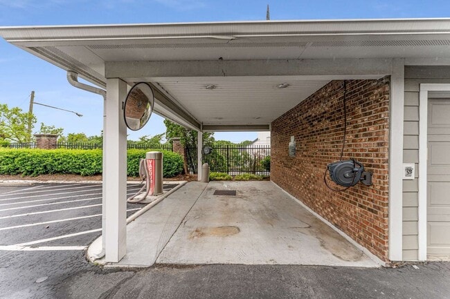 Building Photo - Beautiful One Bed One Bath Green Hills Condo