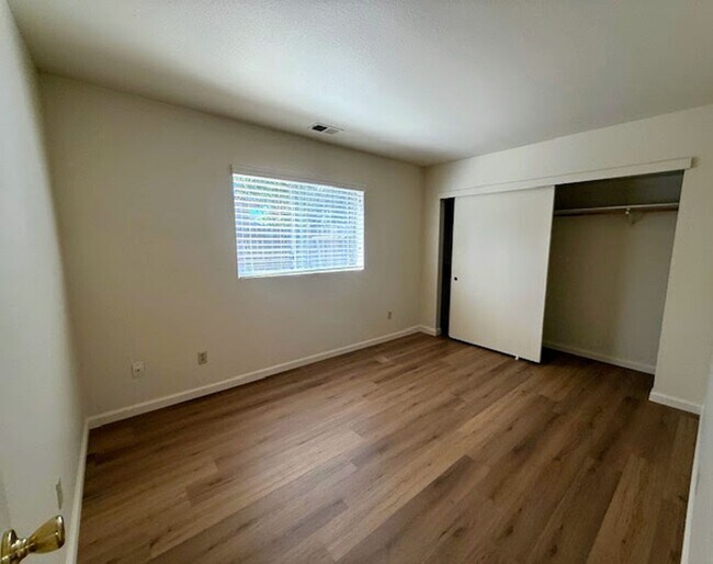 Building Photo - 1295 Alicia Cir