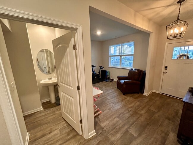 Building Photo - 43 Sedge Wren Way