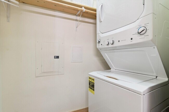 Building Photo - 333 W Mifflin St