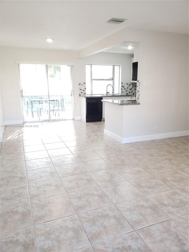 Building Photo - 4812 NW 49th Pl