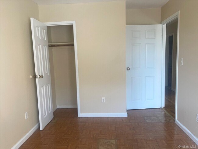 Building Photo - 405 Essex St