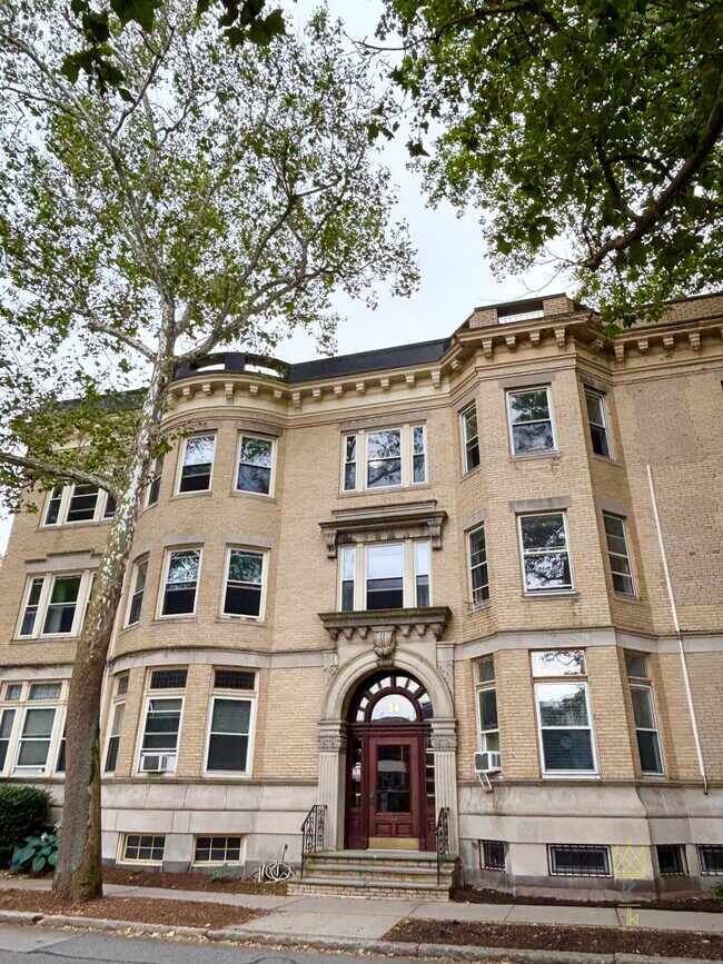Building Photo - 34 Parkman St