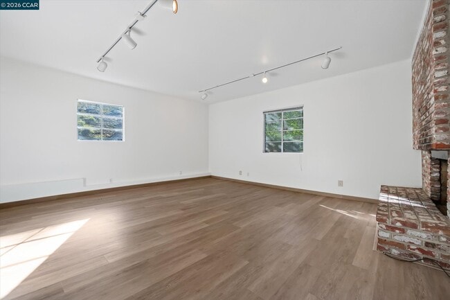 Building Photo - 553 Miner Rd