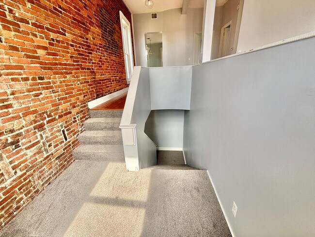 Building Photo - NuLu - Butchertown! Spacious 1BR in Historic District