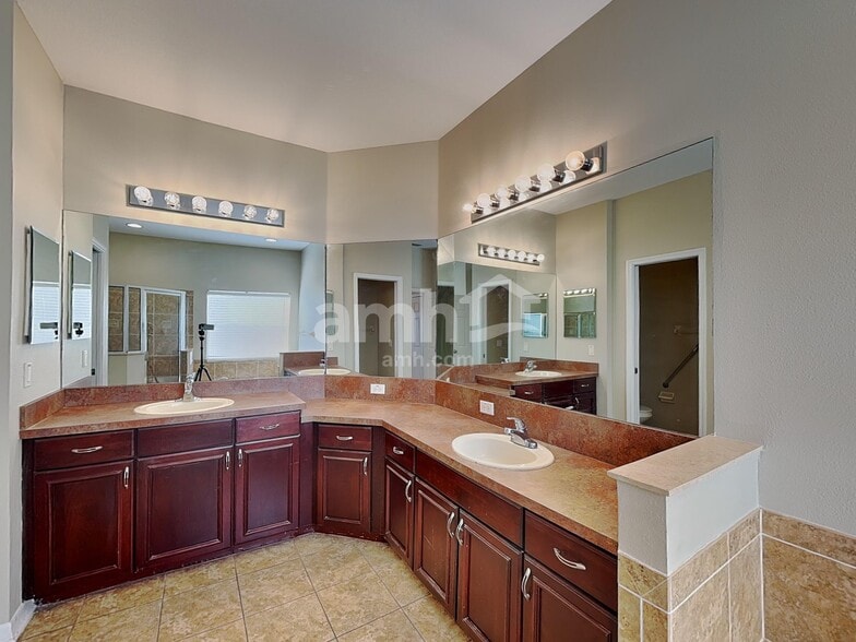 Building Photo - 432 York Dale Dr