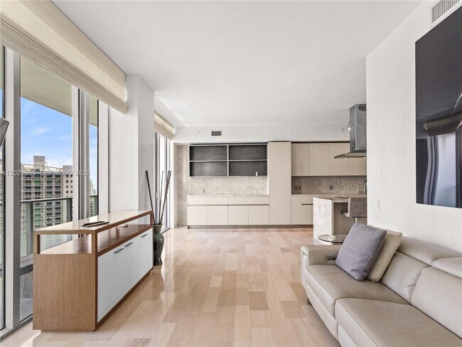 Building Photo - 1300 Brickell Bay Dr