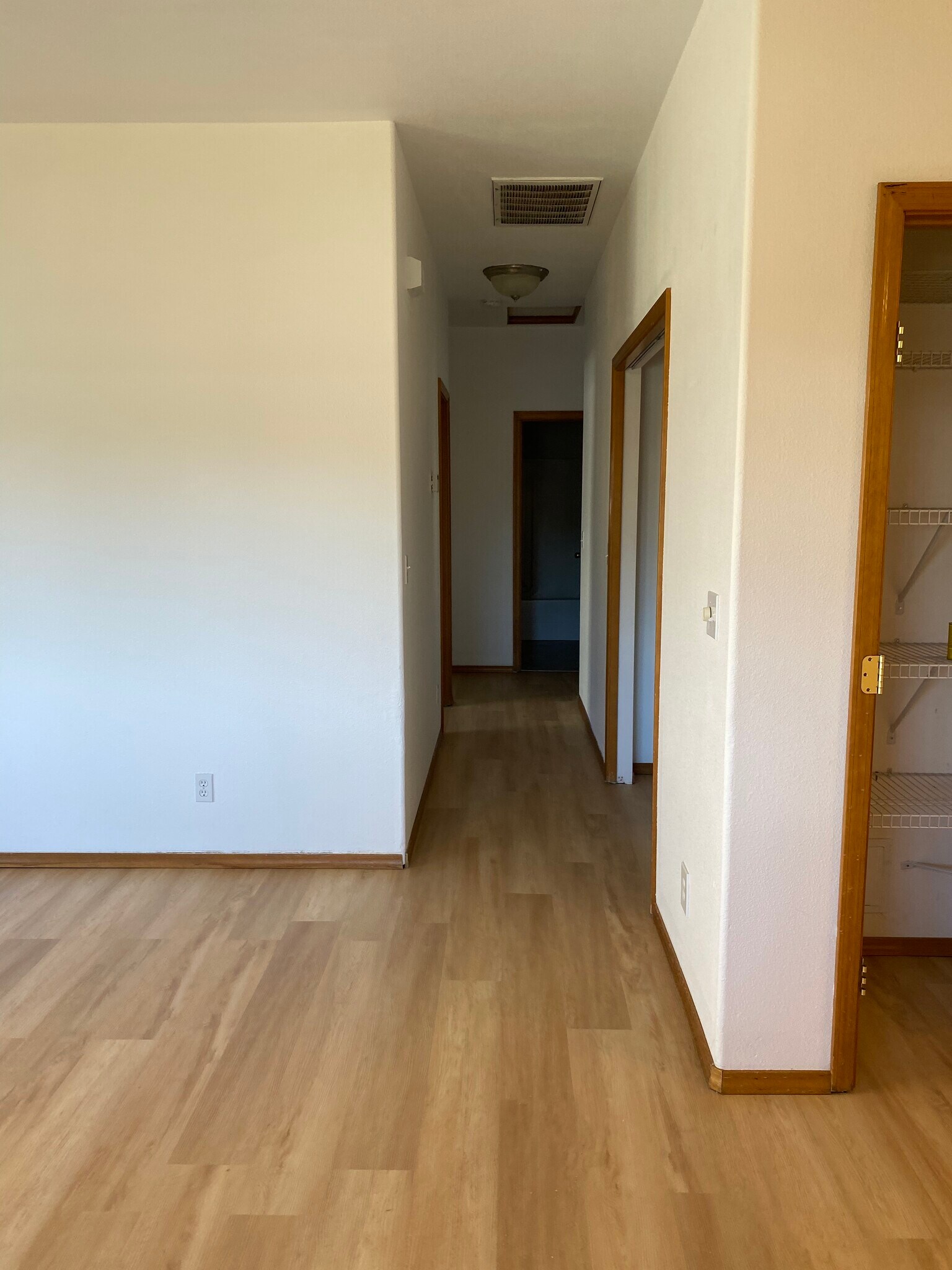 Building Photo - 276 NW schnabel ln