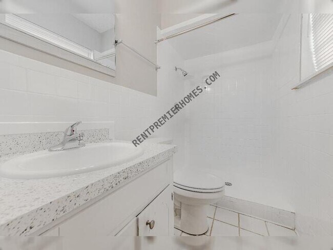 Building Photo - 200 Timberline Dr