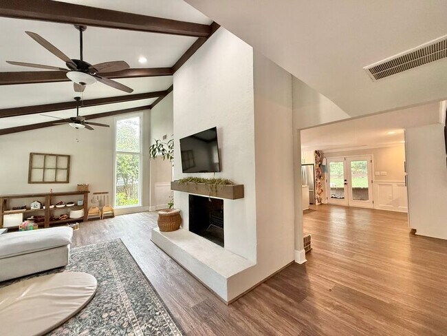 Building Photo - 908 Plateau Ln