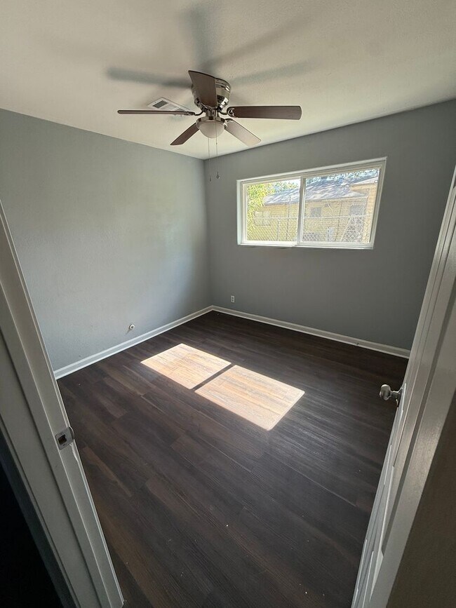 Building Photo - 3726 Edgemont Dr