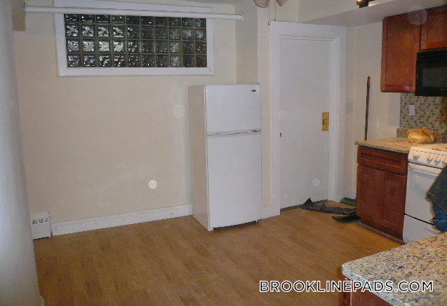 Building Photo - 1064 Beacon St