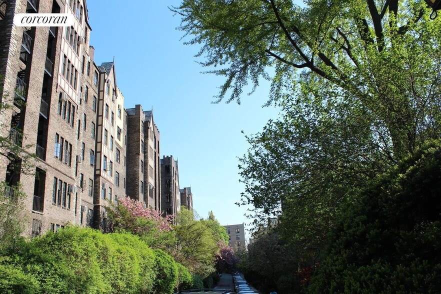 Building Photo - 116 Pinehurst Ave