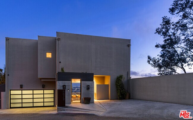 Building Photo - 8572 Hillside Ave