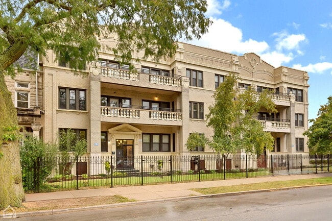 Building Photo - 4357 S King Dr