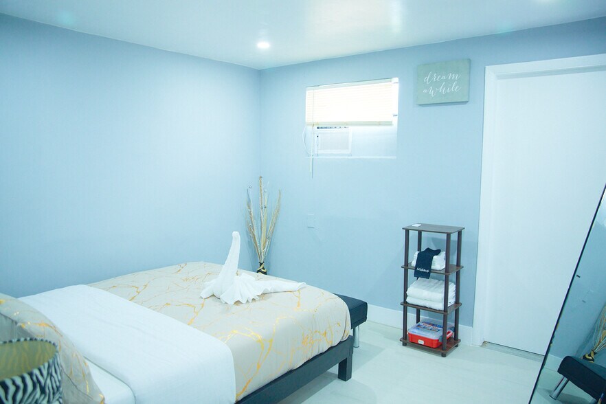 Building Photo - 6036 Polk St