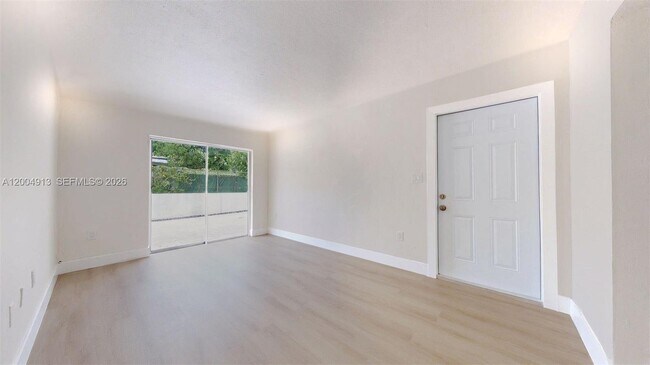 Building Photo - 567 SW 3rd St