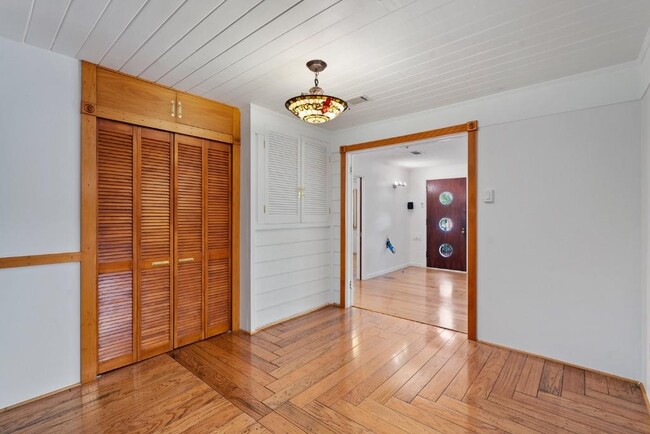 Building Photo - 1212 Bentwood Rd