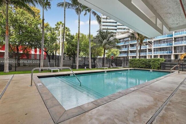 Building Photo - 13800 Highland Dr